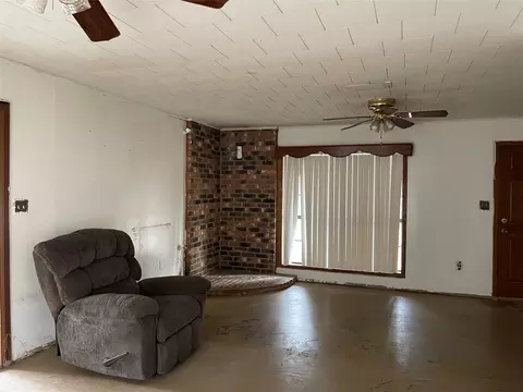 Living - 270 Layfield Rd, Coushatta, LA 71019 photo 1 of 2