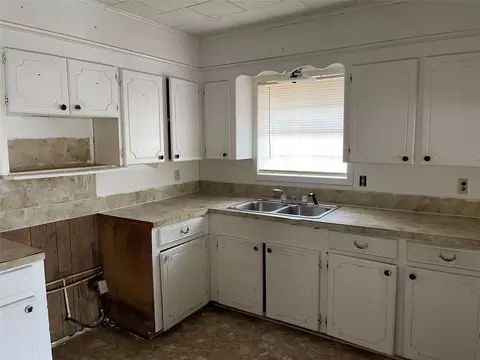 Kitchen - 270 Layfield Rd, Coushatta, LA 71019 photo 2 of 2