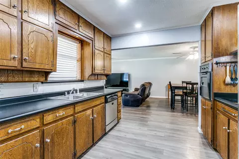 Kitchen - 1904 Windlea Dr, Euless, TX 76040 photo 3 of 4