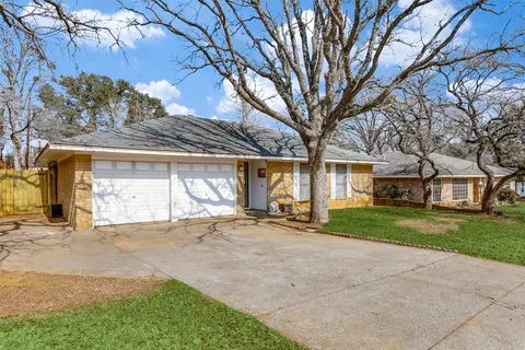 1904 Windlea Dr, Euless, TX 76040