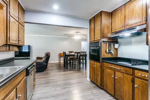 Kitchen - 1904 Windlea Dr, Euless, TX 76040 photo 4 of 4