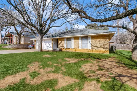 Exterior - 1904 Windlea Dr, Euless, TX 76040 photo 3 of 5