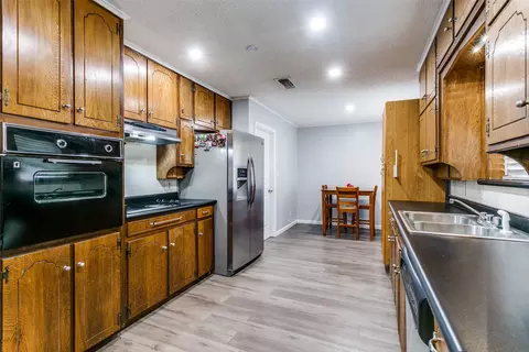 Kitchen - 1904 Windlea Dr, Euless, TX 76040 photo 1 of 4