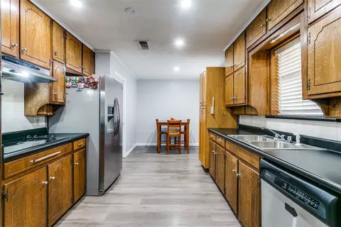 Kitchen - 1904 Windlea Dr, Euless, TX 76040 photo 2 of 4