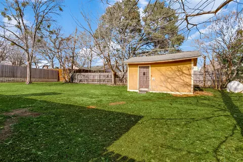Exterior - 1904 Windlea Dr, Euless, TX 76040 photo 4 of 5