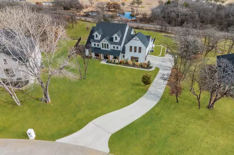 520 Bonnards Peak Rd, Burleson, TX 76028