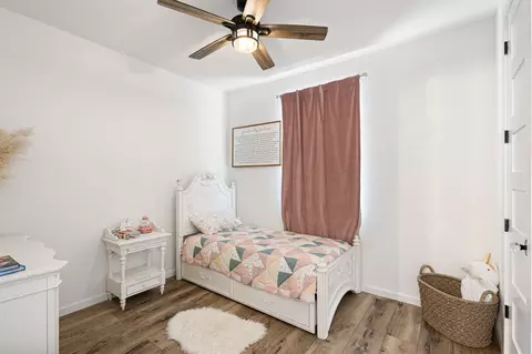 Bedroom - 476 Silver Leaf Dr, Sunset, TX 76270 photo 4 of 6