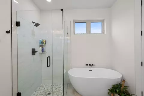 Bath - 476 Silver Leaf Dr, Sunset, TX 76270 photo 4 of 6