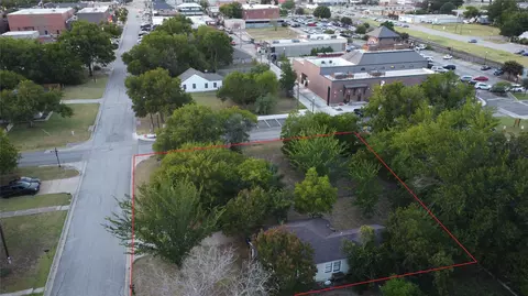 229 S Wilson St, Burleson, TX 76028