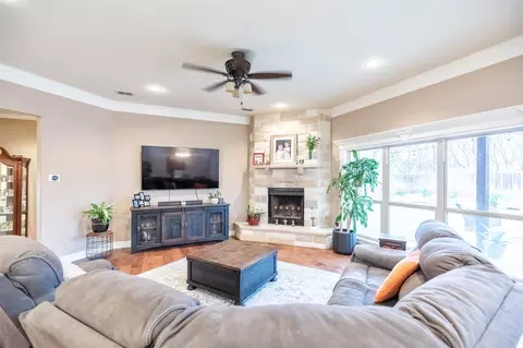 Living - 8209 Cimarron Trl, Abilene, TX 79606 photo 2 of 2