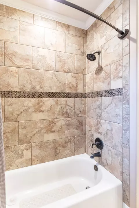 Bath - 8209 Cimarron Trl, Abilene, TX 79606 photo 6 of 10