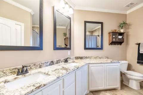 Bath - 8209 Cimarron Trl, Abilene, TX 79606 photo 8 of 10