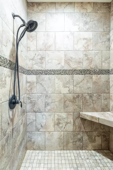 Bath - 8209 Cimarron Trl, Abilene, TX 79606 photo 5 of 10