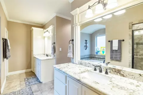 Bath - 8209 Cimarron Trl, Abilene, TX 79606 photo 4 of 10