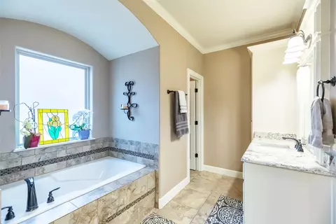 Bath - 8209 Cimarron Trl, Abilene, TX 79606 photo 3 of 10