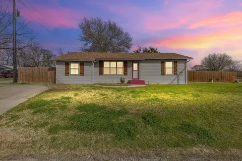 2200 Mangum St, Commerce, TX 75428