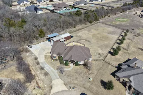 210 Walker Ct N, Waxahachie, TX 75167
