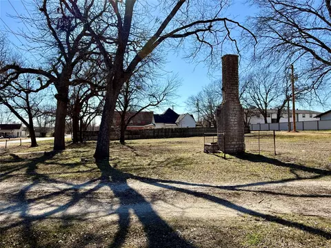 108 Cedar St, Hico, TX 76457