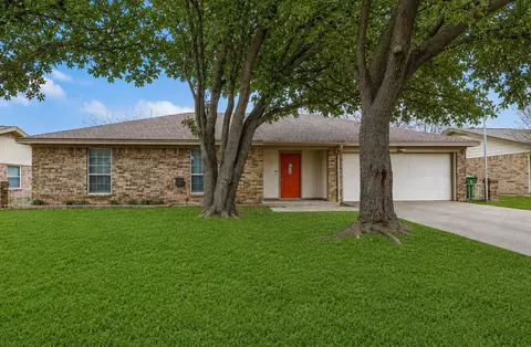 7436 Timberhill Dr, North Richland Hills, TX 76182