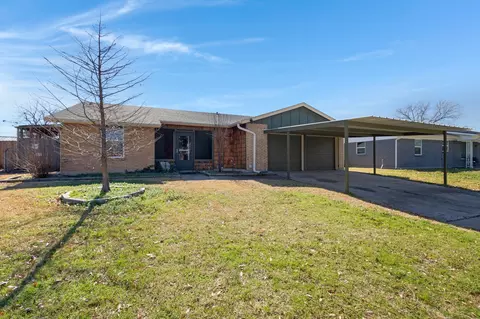 4424 Tiptop St, Haltom City, TX 76117