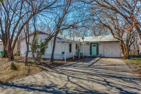 3745 Earle Dr, Haltom City, TX 76117