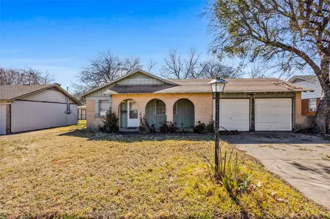 724 E Mustang St, Crowley, TX 76036