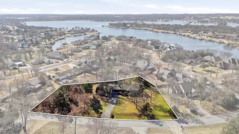 716 Kiowa Dr E, Lake Kiowa, TX 76240