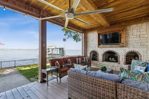 142 Peninsula Point Ter, Mabank, TX 75156