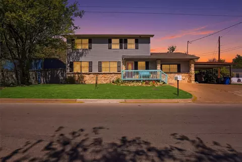 500 W Rucker St, Granbury, TX 76048