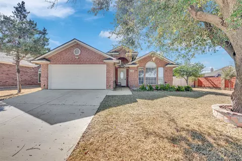700 N Emma Dr, Arlington, TX 76002
