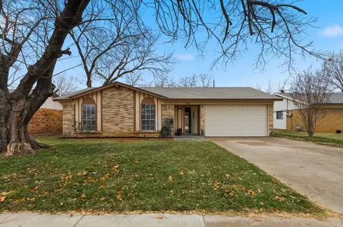 1739 Oak Lk, Irving, TX 75060