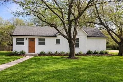 501 N Houston St, De Leon, TX 76444