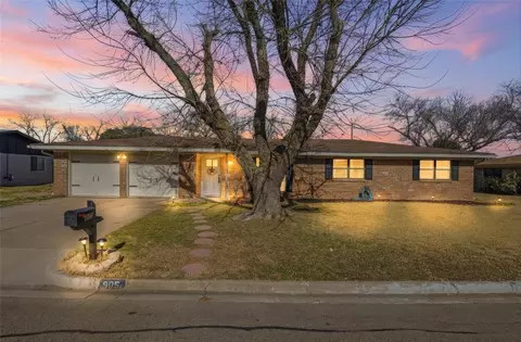905 W Elizabeth Dr, Robinson, TX 76706