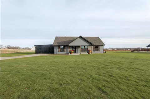 945 Erwin Rd, Poolville, TX 76487