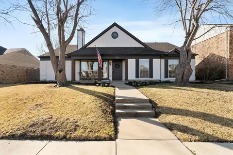7518 Bayview Dr, Rowlett, TX 75088