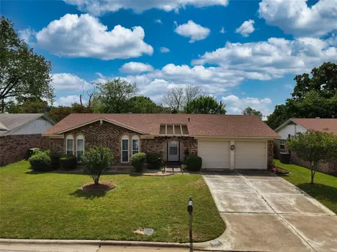 1037 Barber St, Hurst, TX 76053