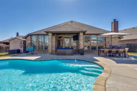 11564 Round Leaf Dr, Fort Worth, TX 76244