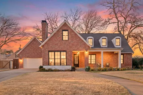 7137 Meadow Lake Ave, Dallas, TX 75214
