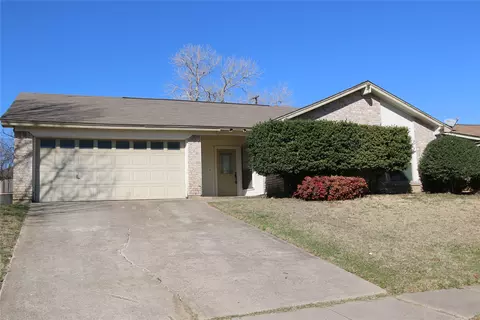 902 Rockwall Dr, Euless, TX 76039