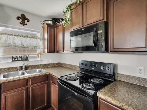 Kitchen - 1808 Douglas St, Howe, TX 75459 photo 4 of 4