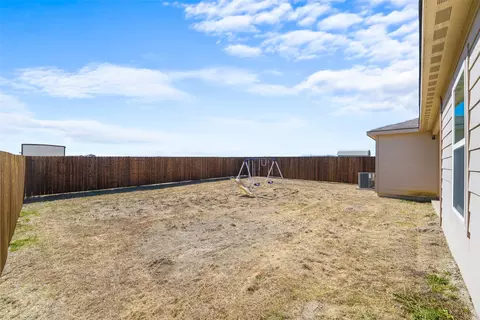 Exterior - 1808 Douglas St, Howe, TX 75459 photo 4 of 6