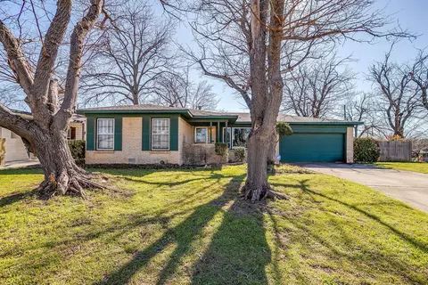 4945 Flagstone Dr, Fort Worth, TX 76114