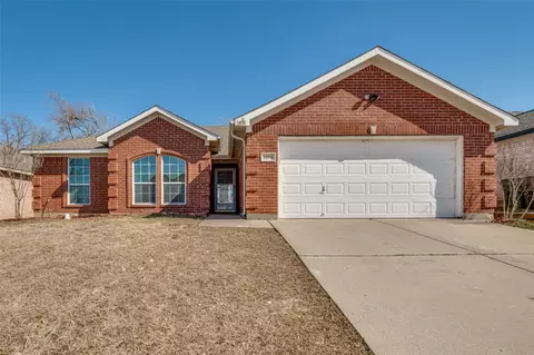 1808 Wolf Creek Dr, Arlington, TX 76018