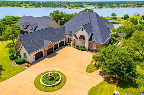 1916 W Emerald Bend Ct, Granbury, TX 76049