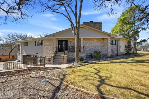 231 Cayuga Trl, Lake Kiowa, TX 76240