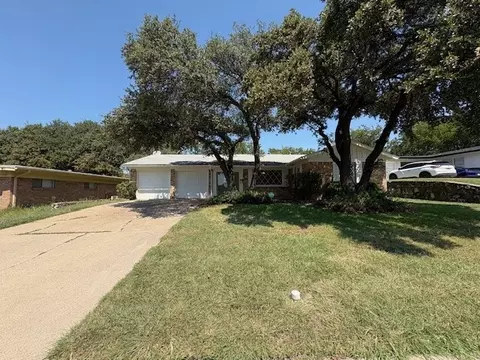 8270 Chapin Rd, Fort Worth, TX 76116