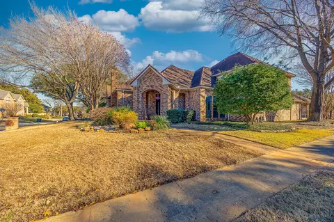 2200 Castle Rock Rd, Arlington, TX 76006