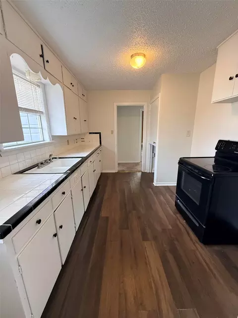 203 E 7th St, Kaufman, TX 75142 photo 3