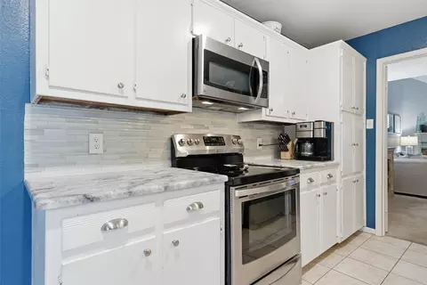 Kitchen - 3334 Chimney Place Dr, Waco, TX 76708 photo 3 of 3