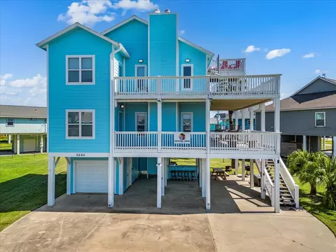 3240 Castle Dr, Crystal Beach, TX 77650